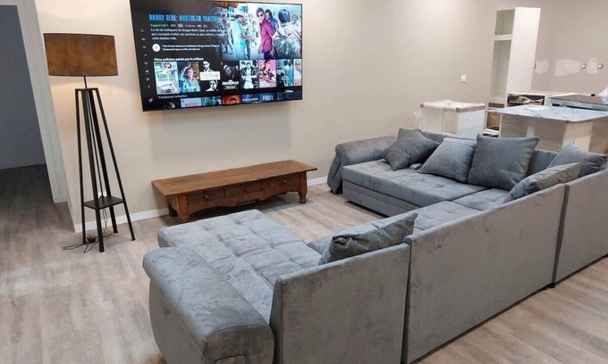 Saint-Etienne-du-Rouvray Apartment | SER LOFT 8 : Grand appartement 8 chambres idéal groupes, pros et familles