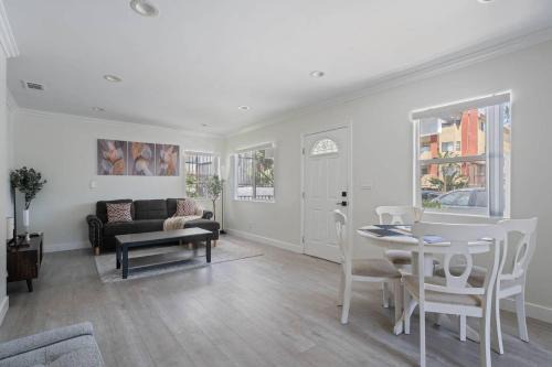 Burbank House | Serene Home in Central Burbank