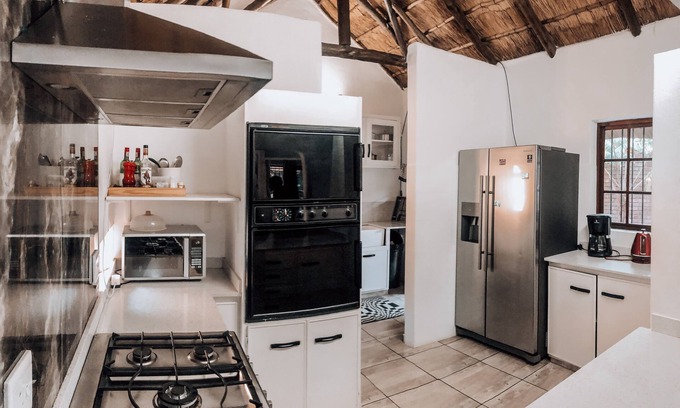 Faerie Glen Condo | Serene Thatched Roof Retreat in Faerie Glen, Pretoria