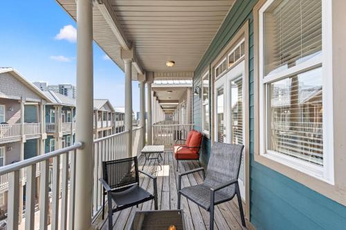 Crescent Beach House | Serenity by the Sea! 4BR Retreat, Sleeps 12, Walk to Beach
