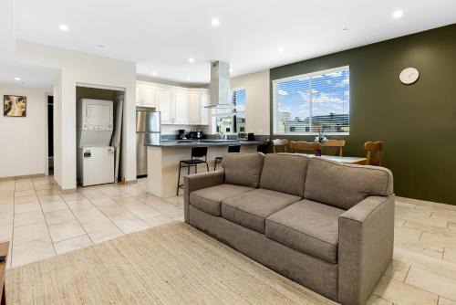 East Hollywood Apartment | Serenity Condos With Mountain Views