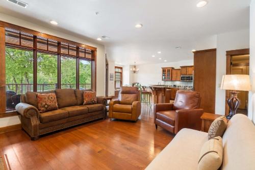 Branson House | Serenity Escape by the Lake - Condo for 6 with Resort-style Amenities