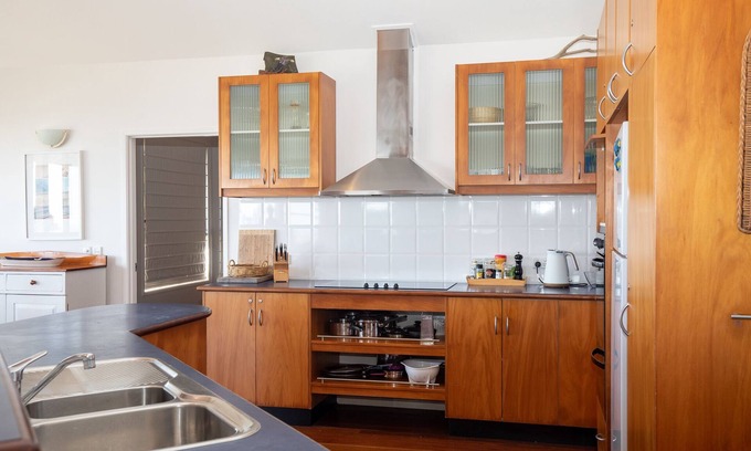 Point Lookout House | Set high with sweeping ocean views to Moreton Island and Cylinder Beach.