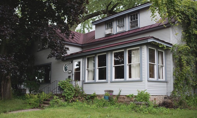 Stevens Point House | Settle Inn