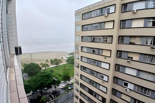 Gonzaga Apartment | Seu Refúgio em Santos, Pé na Areia