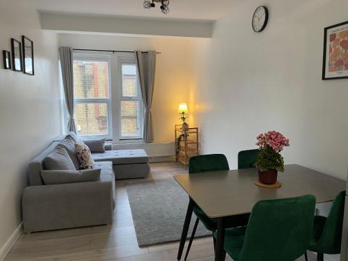 Tottenham Green Apartment | Seven Sisters Hideaway