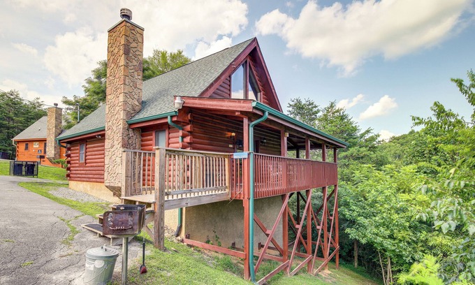 Sevierville Cabin | Sevierville Cabin: Private Deck, Community Pool!