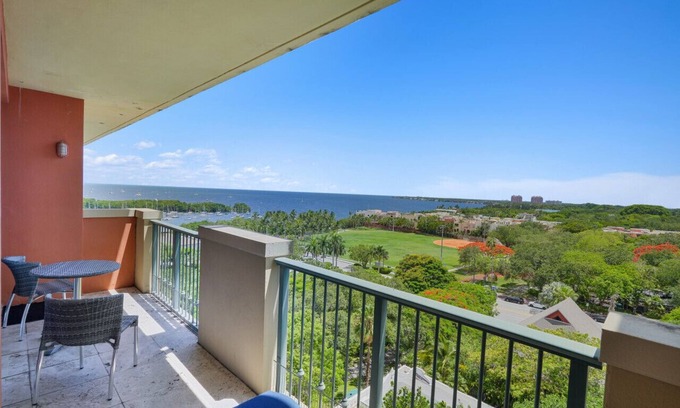 Coconut Grove Apartment | SF Ocean View 2BD/2Bth @ Hotel IN Coconut Grove