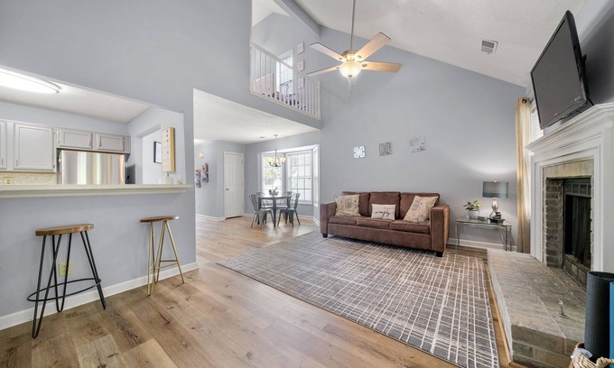 Smyrna House | Shabby Chic Suburban Hideaway, near Truist Park!