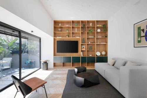 Kerem HaTeimanim Apartment | Shades of Green near the beach