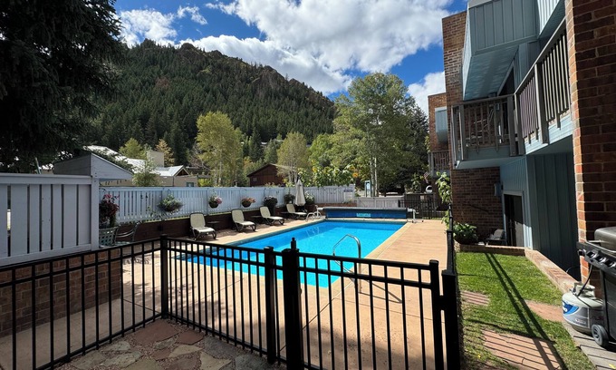 West End Apartment | Shadow Mountain Lodge