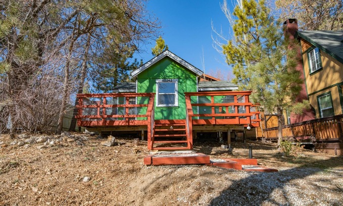 Big Bear Lake Cottage | Shamrock Cottage - Adorable Cottage Is Close To The Lake, Marinas, And Village With Mountain Views! 1 Bedroom Cottage