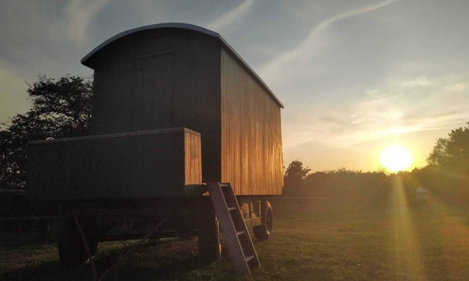Hammerpot House | Shepherd's Hut set in private meadow