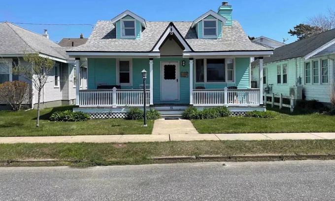Strathmere House | Shore cottage steps away from warm sandy feet