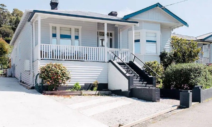 West Launceston House | Short Walk to CBD & Cataract Gorge