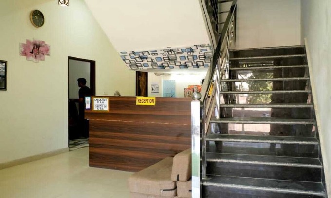 Vrindavan Hotel | Shri Gauraj Dham Vrindavan
