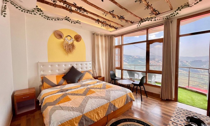 Shimla Apartment | Siesta Homestay 1BR - balcony in shimla