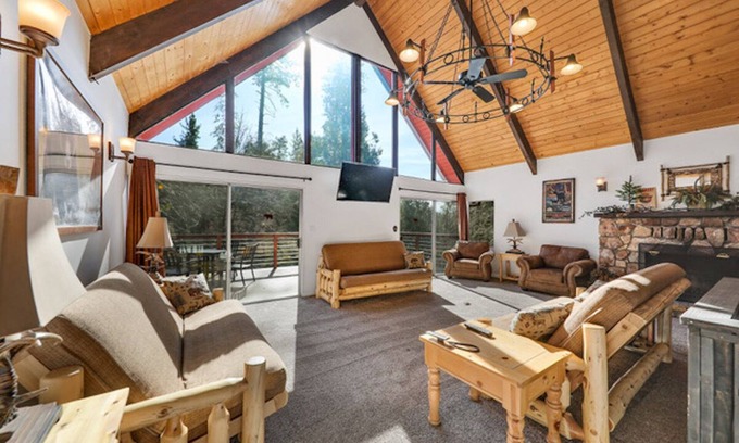 Idyllwild Hotel | Silver Pines Lodge