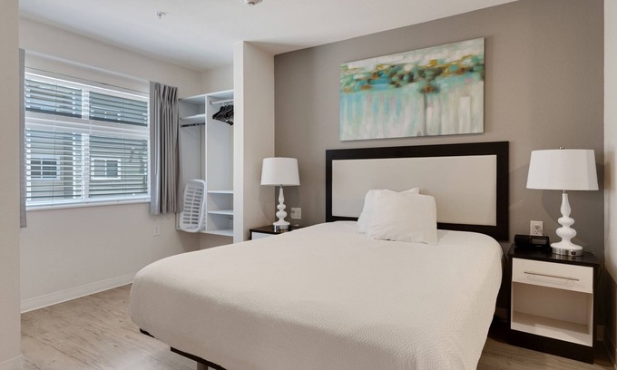 Far North Central Apartment | Simplicity At the Rim 1305 I Spacious 1 Bed 1 Bth