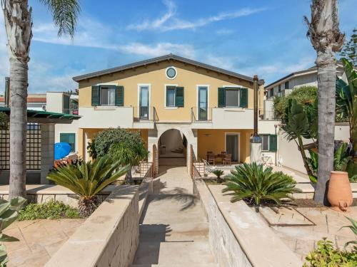 Reitani Apartment | Simplistic Apartment in Reitani near Lido Beach