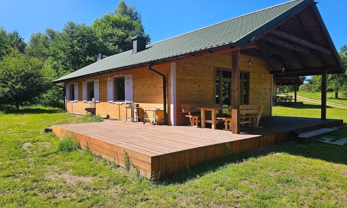 Szczecinek House | Single-story holiday home by the lake