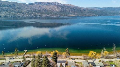 Central Okanagan House | Sip and Stay Lakeside