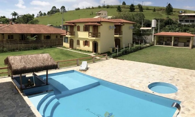 Igarata House | Site with chalets and wet bar
