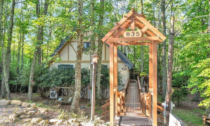 Beech Mountain Ski Chalet | Ski Chalet at Beech Mountain with Hot Tub