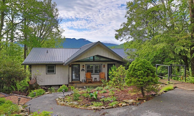 Sugar Mountain House | Ski Chalet: View Grandfather Mtn w/Cozy Fireplace