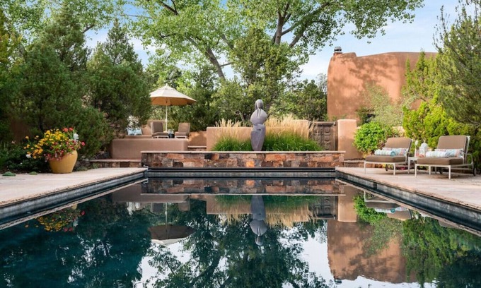 Northeast Santa Fe Villa | Ski Discounts! Luxury Estate with Hot Tub