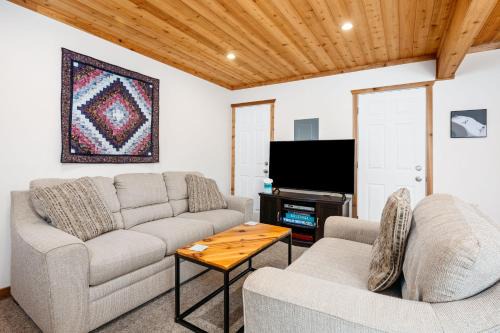 Thompsonville House | Ski From the Tee @ Crystal Mountain