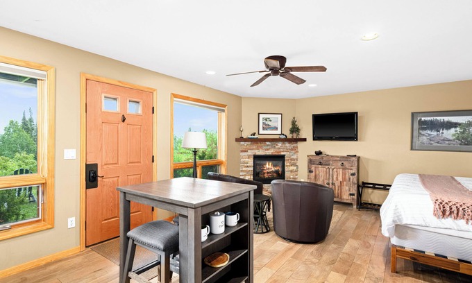 Lutsen House | Ski getaway suite, next to winery, pet friendly!