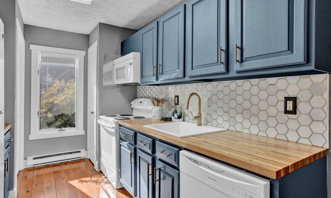 White Haven House | Ski-In/Ski-Out & Golf Retreat at Jack Frost: Charming Townhome in Lake Harmony