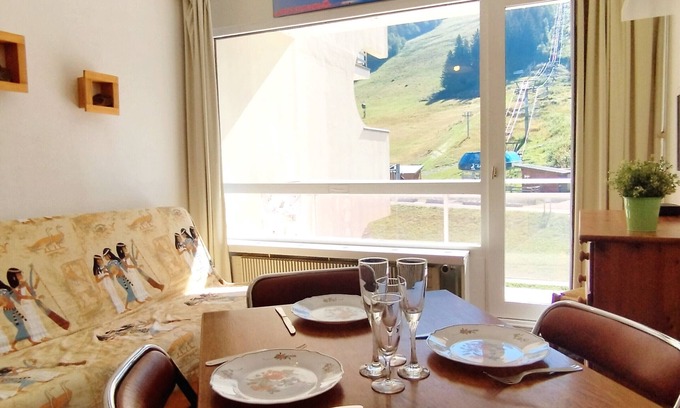 Prapoutel Apartment | Ski-in studio cabin, balcony, central location