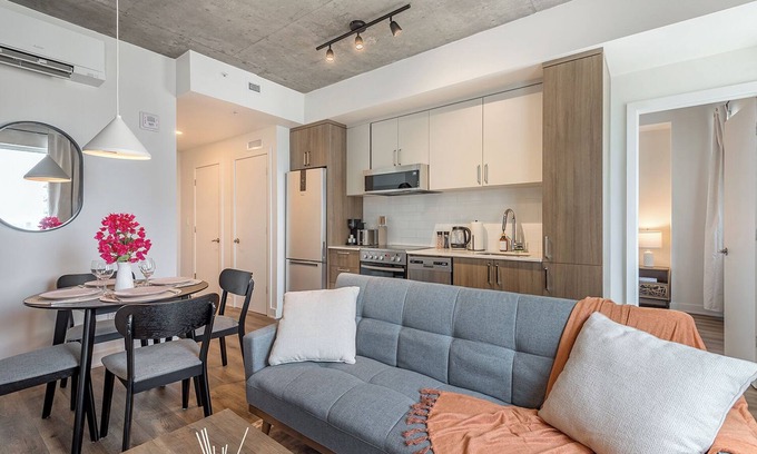Shaughnessy Village Apartment | Skyline Suite - Modern 1 BR