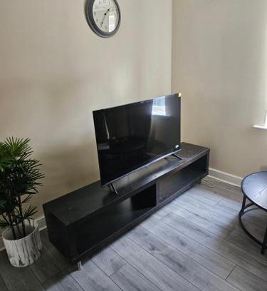 Purfleet Apartment | Sleek 4 bed Apartment with 2 bathrooms