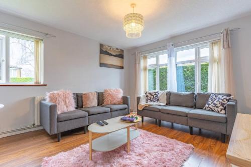 Little Hay Apartment | Sleek and Cozy 1BR Resorts World Nearby