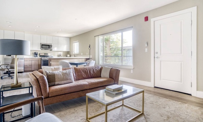 Campbell Apartment | Sleek Campbell 2BR w/Pool, Gym & Spa, walk to WF & TJ, by Blueground