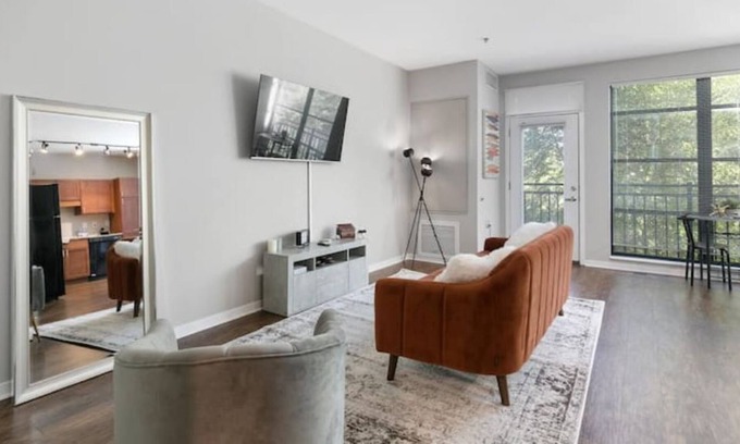 DeBaliviere Place Apartment | Sleek & Modern *Balcony, Forest Park, Barnes*