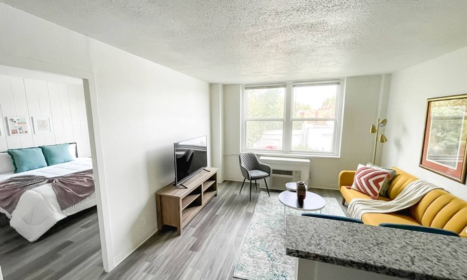 Mount Auburn Apartment | Sleepover: Superior 1BD/1BA + Gym -Cincinnati