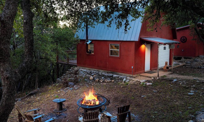 Canyon Lake House | Sleeps 16 | Game Room | Fire Pit | Grand Dining Room