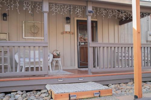 Tuolumne House | Sleeps 2 Private Entrance, Spa Tub, Near Casino