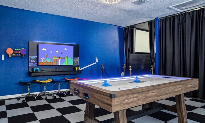 Port Tampa City Villa | Sleeps 25 Heated Pool Indoor/Outdoor Games Theater