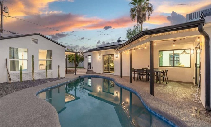 Coronado House | Sleeps 8 | Pool | Centrally Located Oasis