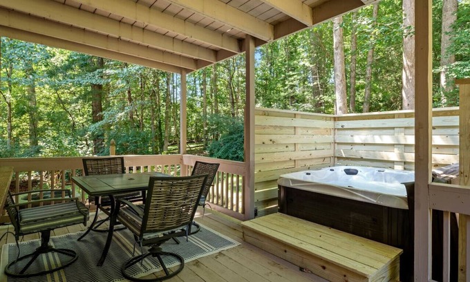 Royal Pines Apartment | Slightly South Chalet