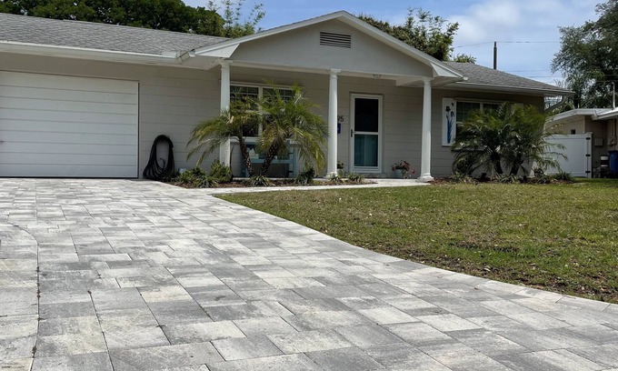 Disston Heights House | Small but cute, close to beach's and downtown.