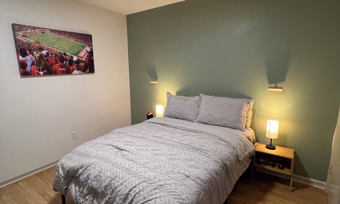 West Arlington House | Small Comfy Midterm Home