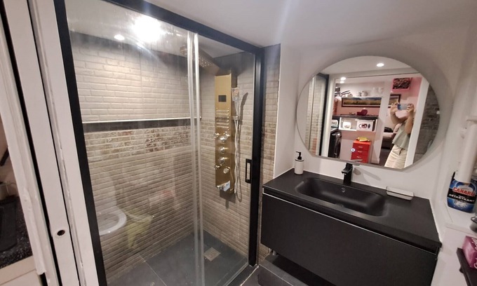 Carmes Apartment | Small, cosy city-center apartment