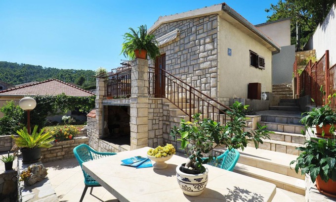 Stomorska Apartment | Small stone house in a quiet place island Solta