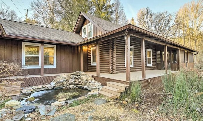 Gatlinburg - Pigeon Forge Cabin | Smokey Mountain Hideaway